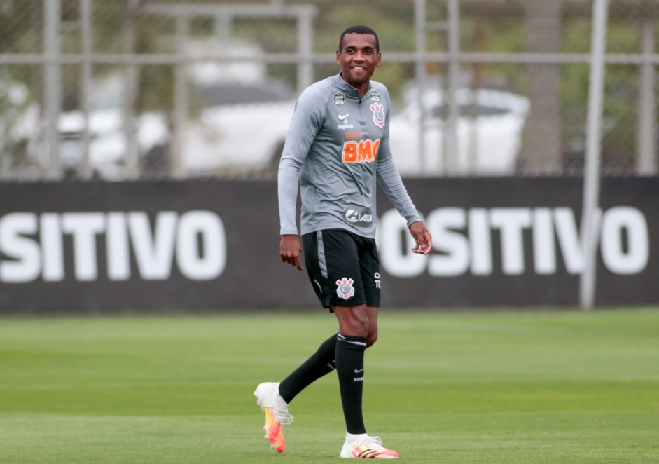 Jogadores no treino da tarde desta sexta-feira no CT Dr. Joaquim Grava