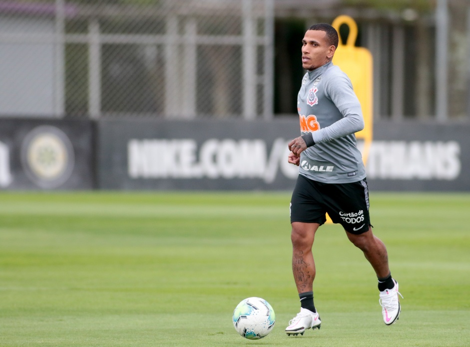 Otero no treino da tarde desta sexta-feira no CT Dr. Joaquim Grava