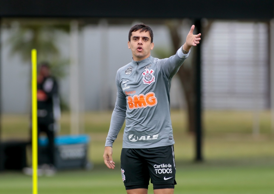 Fagner no ltimo treino do Corinthians antes do duelo contra o Flamengo