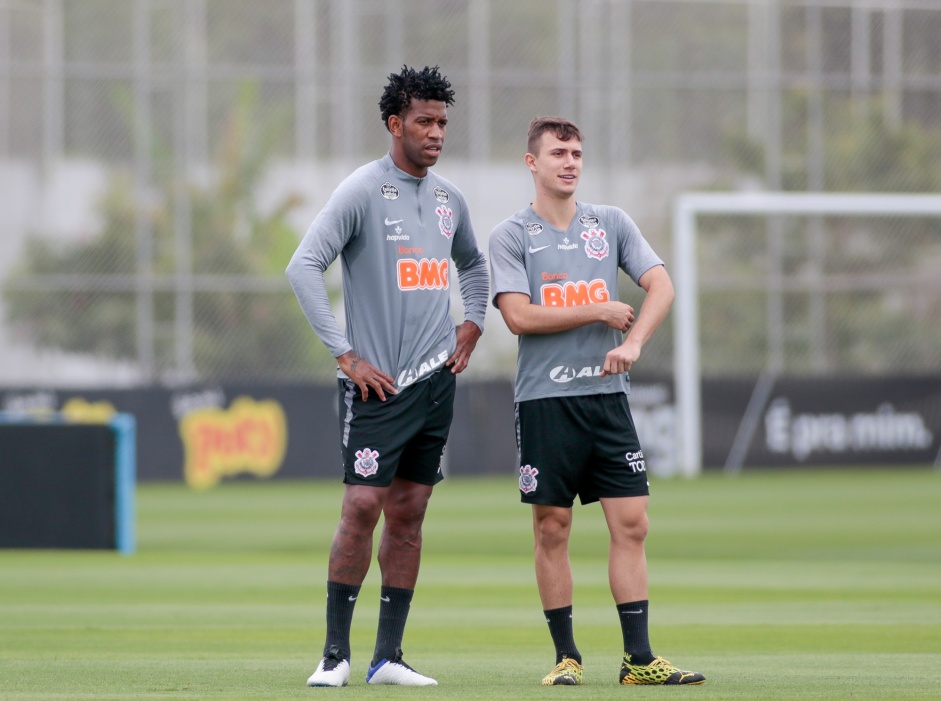 Gil e Piton no ltimo treino do Corinthians antes do duelo contra o Flamengo