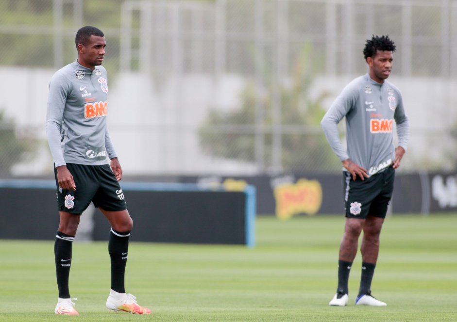 Marllon e Gil no último treino do Corinthians antes do duelo contra o Flamengo