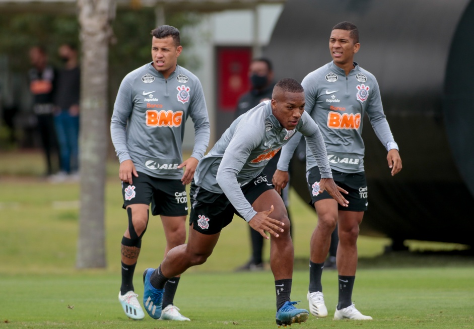 Sidcley, Xavier e companheiros no ltimo treino do Corinthians antes do duelo contra o Flamengo