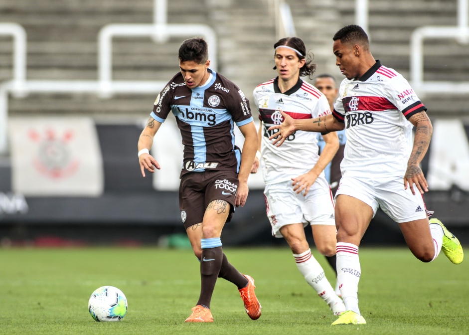 Vital no jogo contra o Flamengo, na Neo Qumica Arena