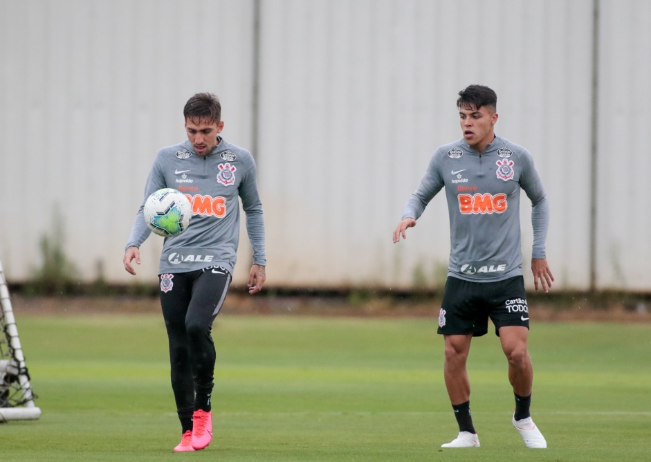 Gustavo Mosquito e Roni no primeiro treino do Corinthians depois da goleada para o Flamengo