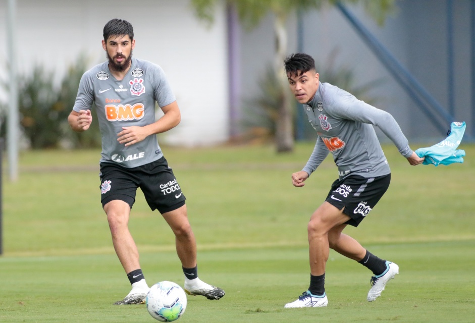 Bruno e Roni na atividade da tarde desta terça-feira (20), no CT Dr. Joaquim Grava