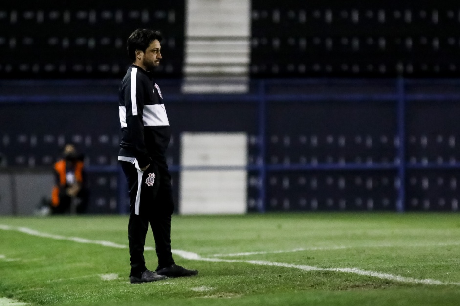 Arthur Elias no jogo contra o Santos, pelo Paulisto Feminino