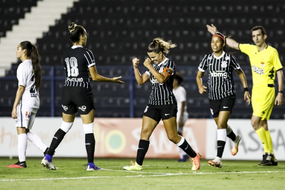 Gabi Portilho, Tamires e VIctória no jogo contra o Santos, pelo Paulistão Feminino