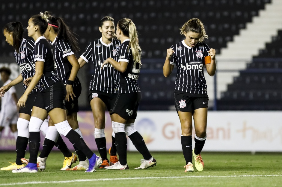 Jogadoras do Corinthians no jogo contra o Santos, pelo Paulistão Feminino