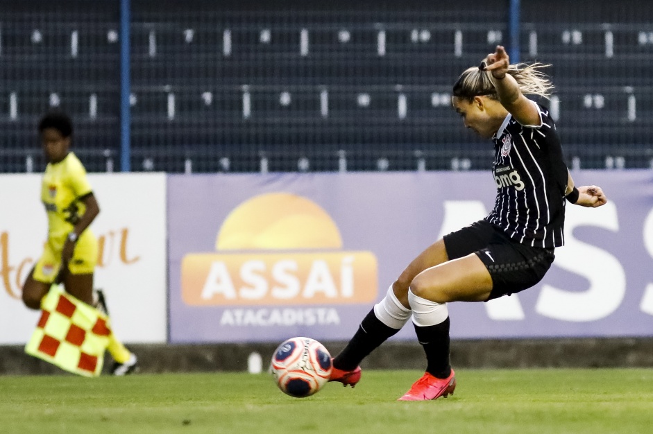 Giovanna Crivelari no jogo contra o Santos, pelo Paulistão Feminino