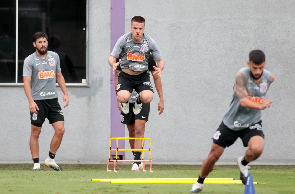 Camacho e Ramiro esto entre os titulares do Corinthians nesta quinta-feira