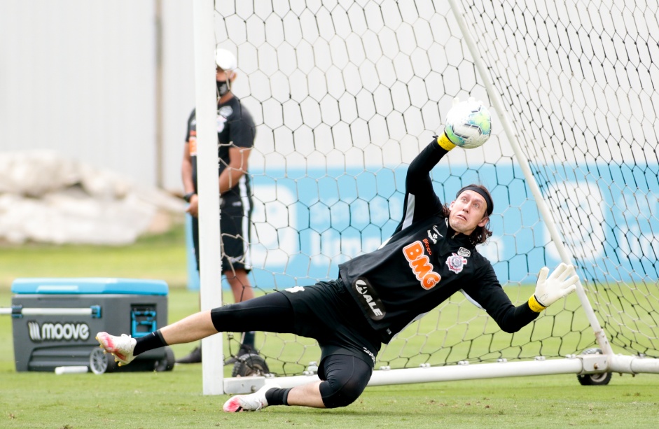Cássio no treino desta manhã no CT Joaquim Grava