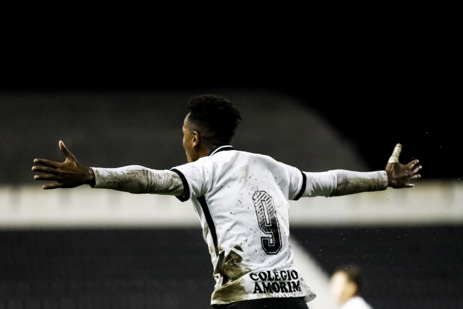 Cauê na vitória sobre o Goiás, pelo Campeonato Brasileiro Sub-20