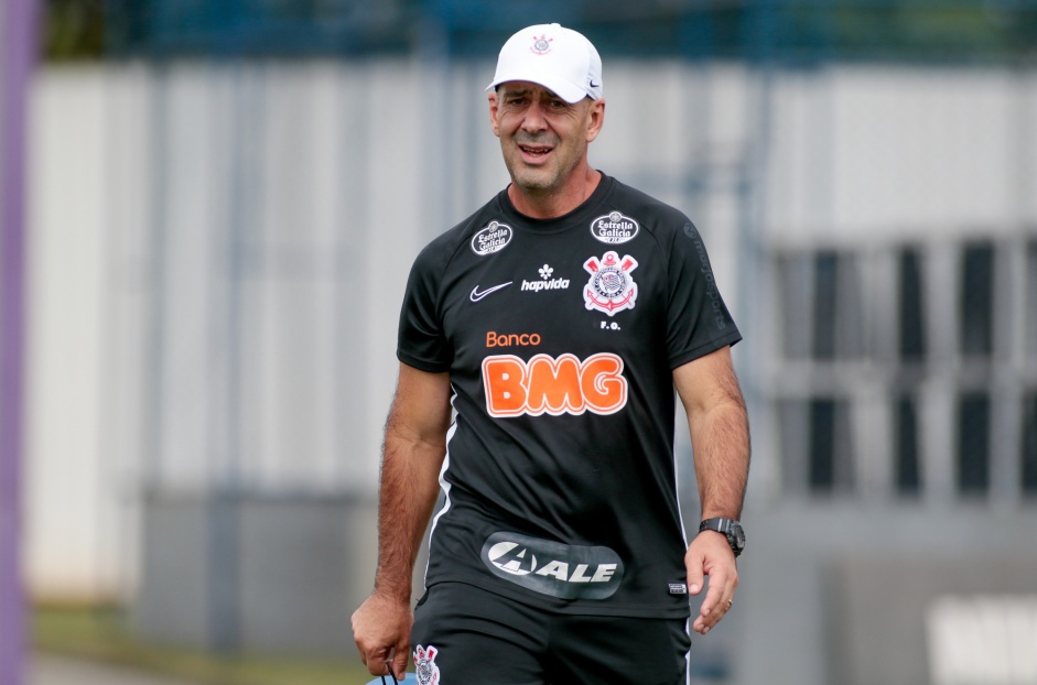 Flvio de Oliveira comanda a preparao fsica da equipe do Corinthians