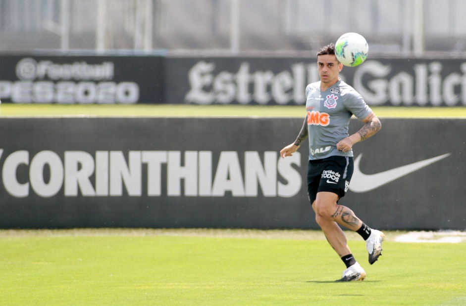 Lateral Fagner no treino desta manhã no CT Joaquim Grava