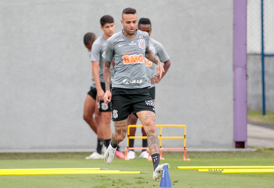 Meia-atacante Luan na manhã deste sábado, no CT Dr. Joaquim Grava