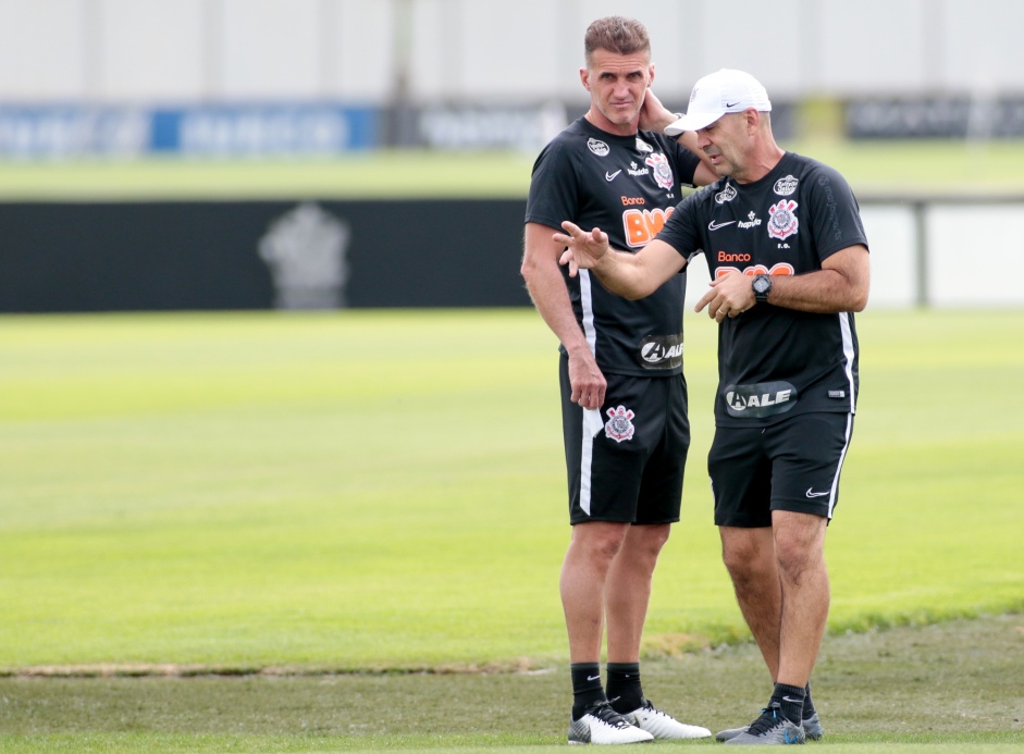 Vagner Mancini e Flávio de Oliveira na manhã deste sábado, no CT Dr. Joaquim Grava
