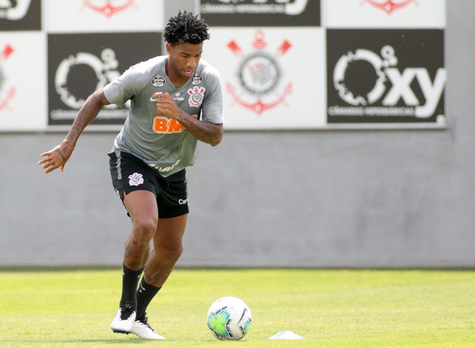 Zagueiro Gil engata boa sequncia pelo Corinthians