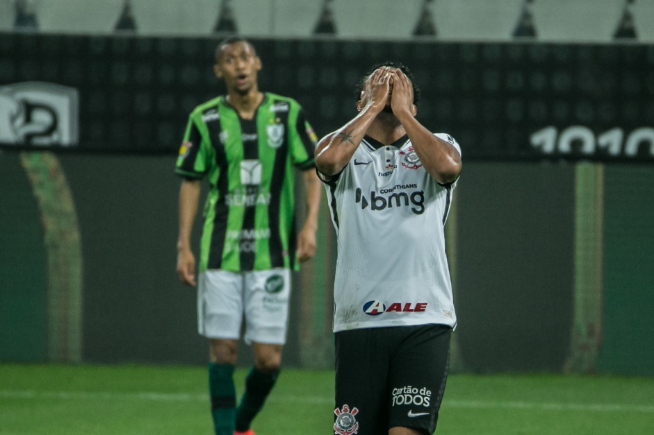 derson no jogo contra o Amrica-MG, na Neo Qumica Arena, pela Copa do Brasil