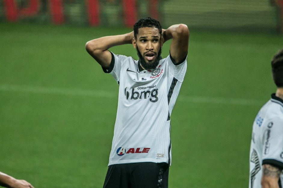 Everaldo no jogo contra o Amrica-MG, na Neo Qumica Arena, pela Copa do Brasil