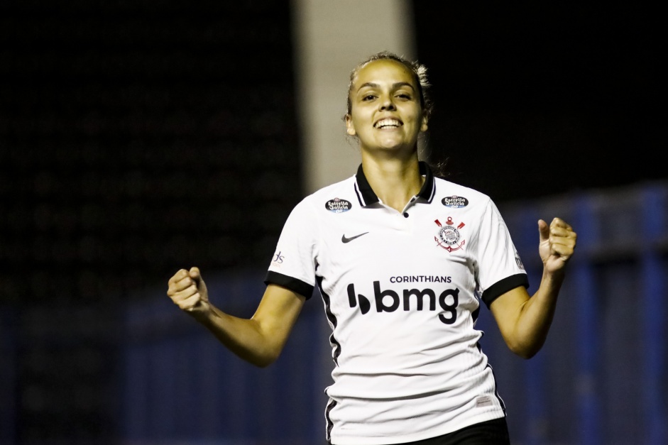 Foto de Gabi Portilho comemorando um gol