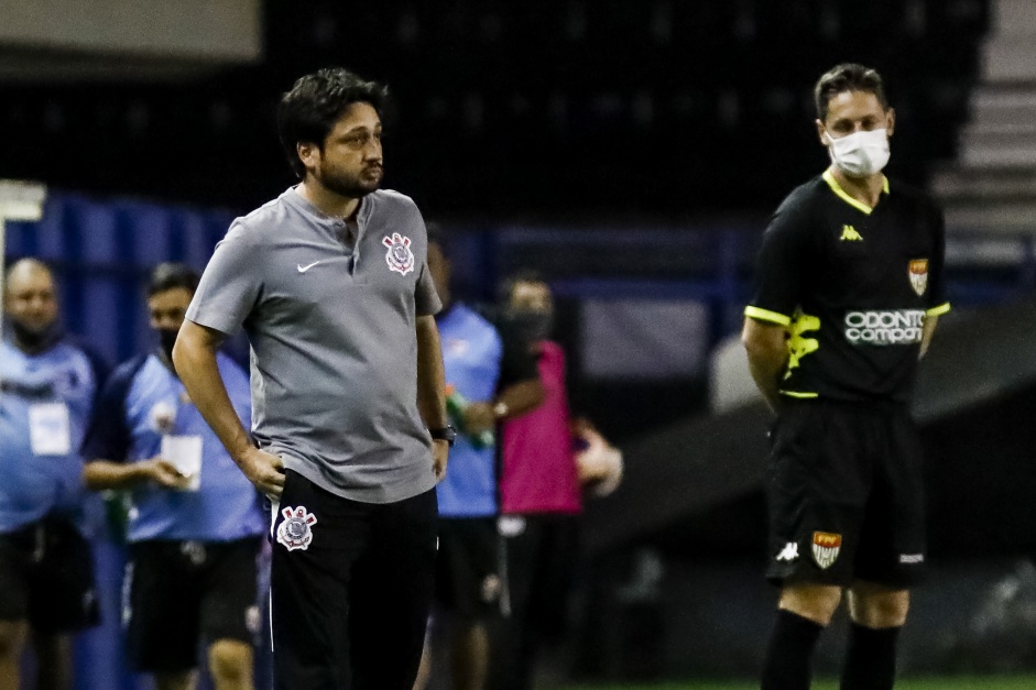 Arthur Elias na goleada por 11 a 0 sobre o Nacional, pelo Paulista Feminino