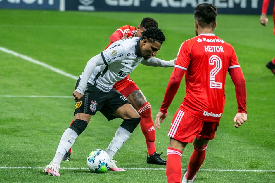 Éderson no jogo contra o Internacional, pelo Brasileirão ...
