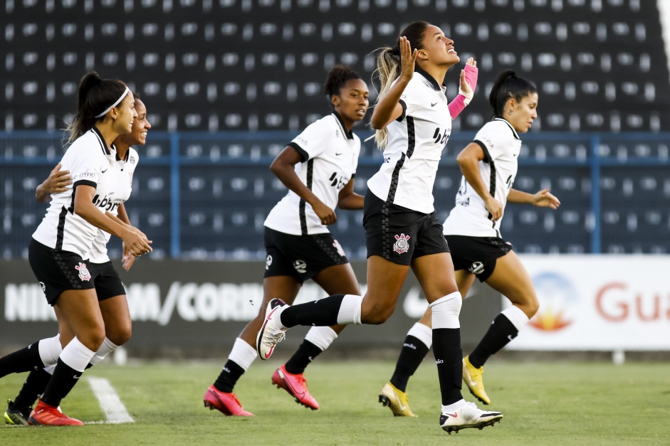 Gabi Nunes e companheiras na goleada por 11 a 0 sobre o Nacional, pelo Paulista Feminino