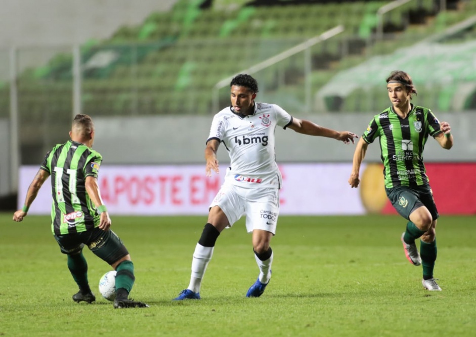 Éderson em ação no jogo contra o América-MG, na Arena Independência pelas oitavas da Copa do Brasil