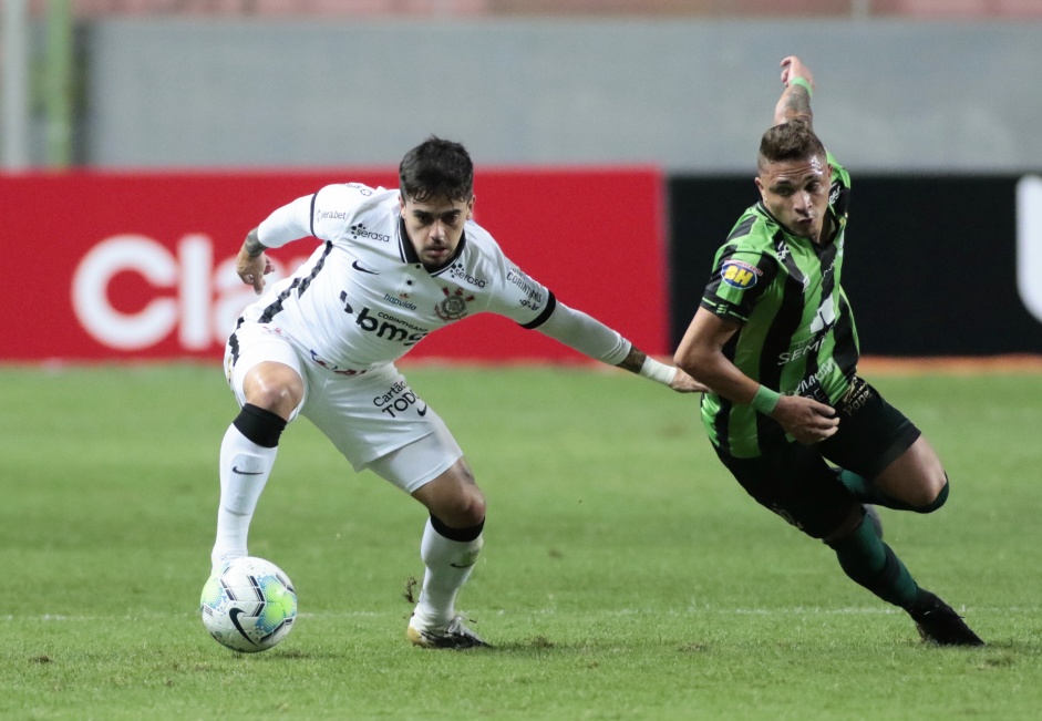 Fagner em ao no jogo contra o Amrica-MG, na Arena Independncia pelas oitavas da Copa do Brasil