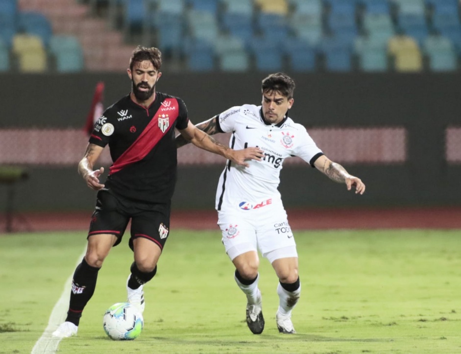 Fagner na partida contra o Atlético-GO, pelo Campeonato Brasileiro