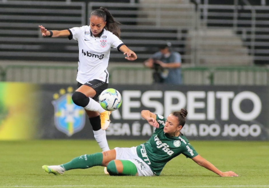 Atacante Adriana no jogo contra o Palmeiras, pela semifinal do Campeonato Brasileiro