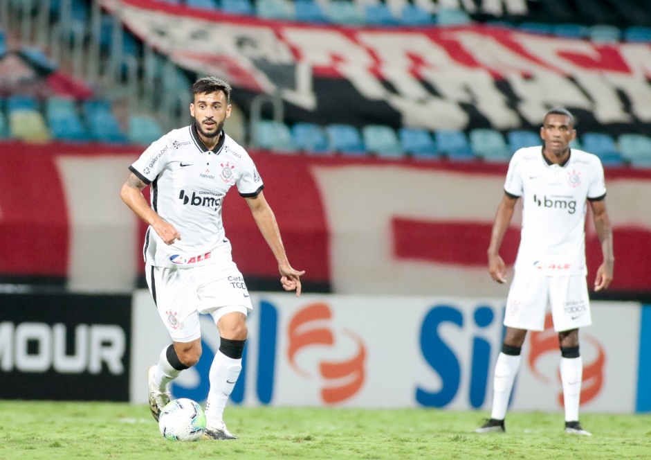 Camacho e Marllon no jogo contra o Atlético-GO, pelo Brasileirão