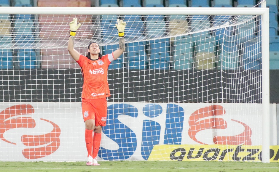 Cássio no jogo contra o Atlético-GO, pelo Brasileirão