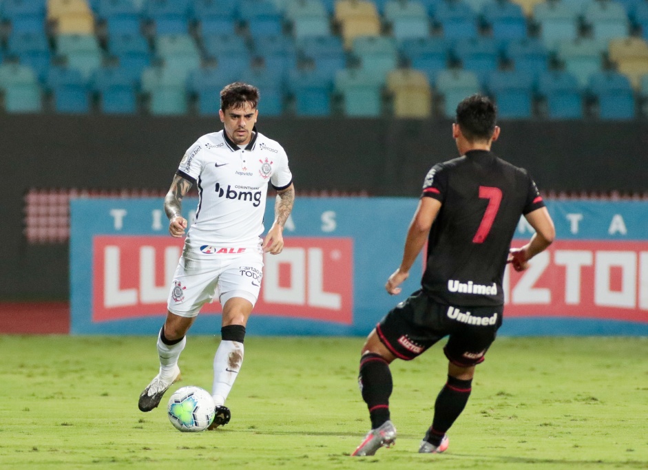 Fagner no jogo contra o Atltico-GO, pelo Brasileiro