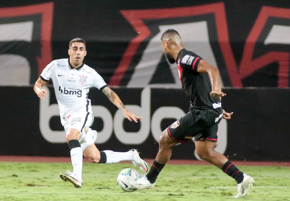 Gabriel no jogo contra o Atltico-GO, pelo Brasileiro