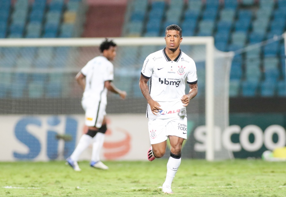 Léo Natel no jogo contra o Atlético-GO, pelo Brasileirão