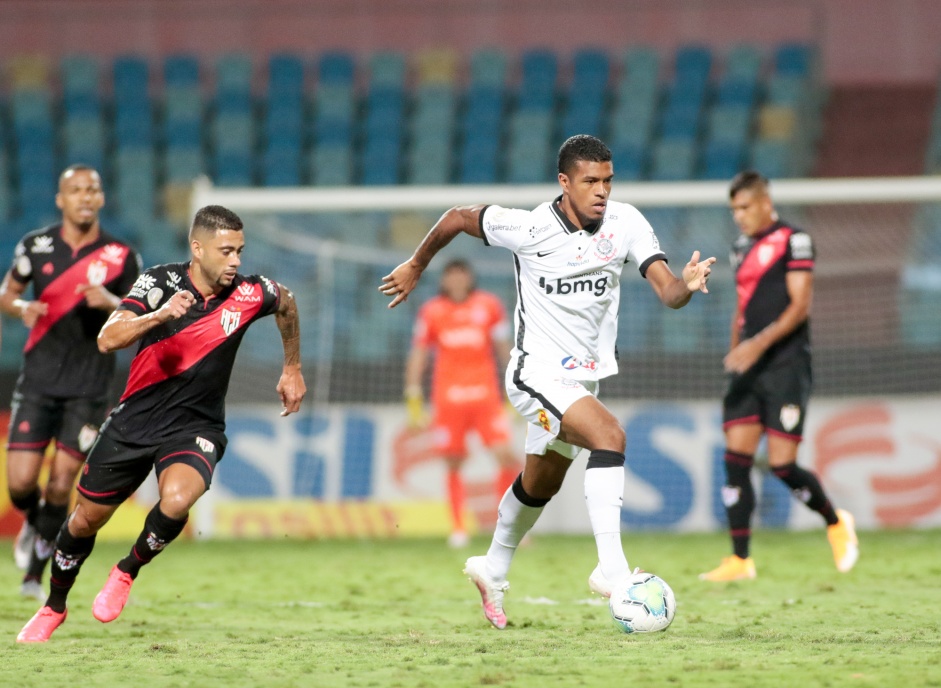 Léo Natel no jogo contra o Atlético-GO, pelo Brasileirão