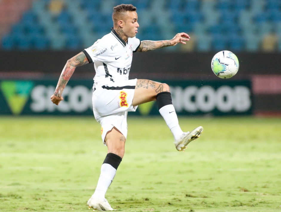 Luan no jogo contra o Atlético-GO, pelo Brasileirão