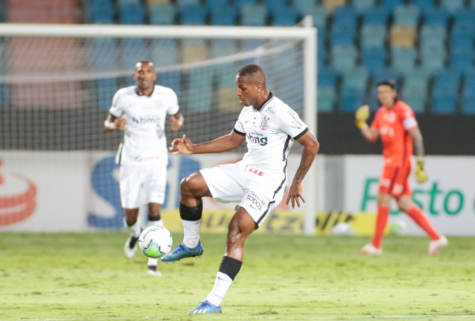 Xavier no jogo contra o Atlético-GO, pelo Brasileirão