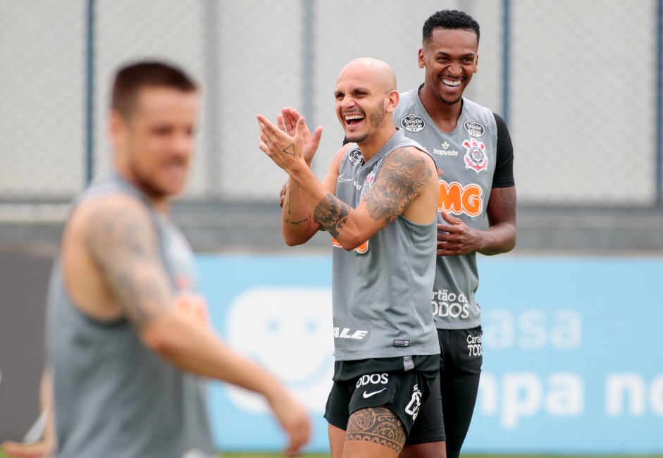 Fábio Santos e Jô na atividade da manhã desta quinta-feira no CT Dr. Joaquim Grava