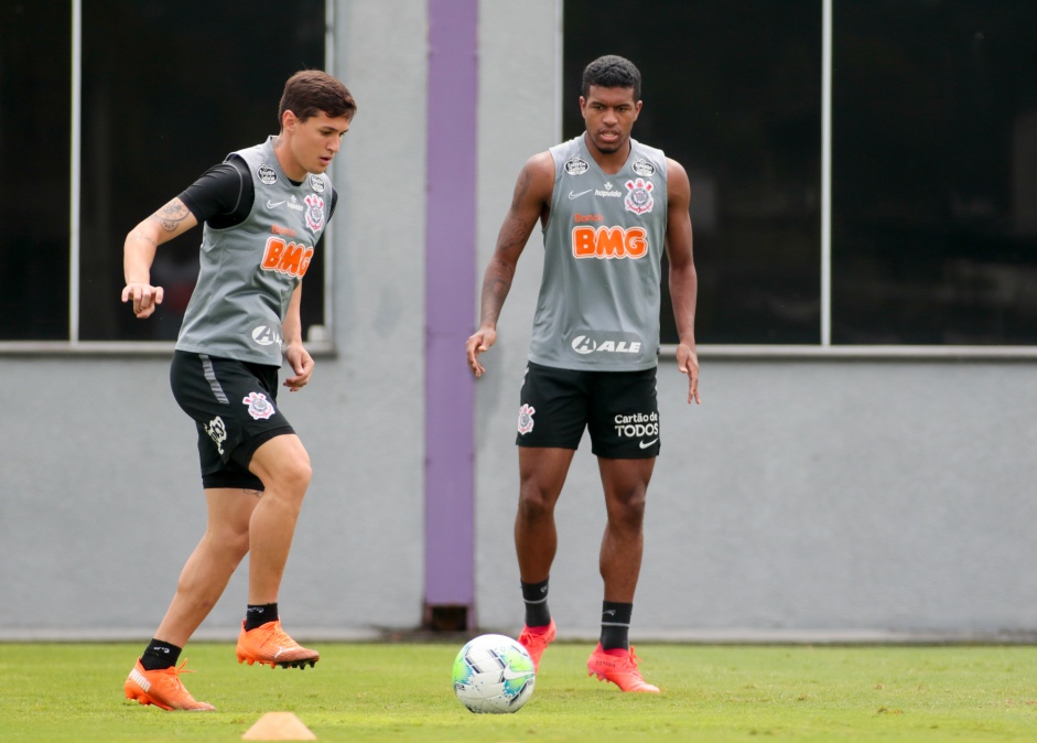 Mateus Vital e Lo Natel podem ser titulares na estreia do Corinthians