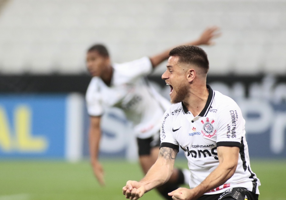 Ramiro comemorando o gol de Dav, contra o Atltico-MG