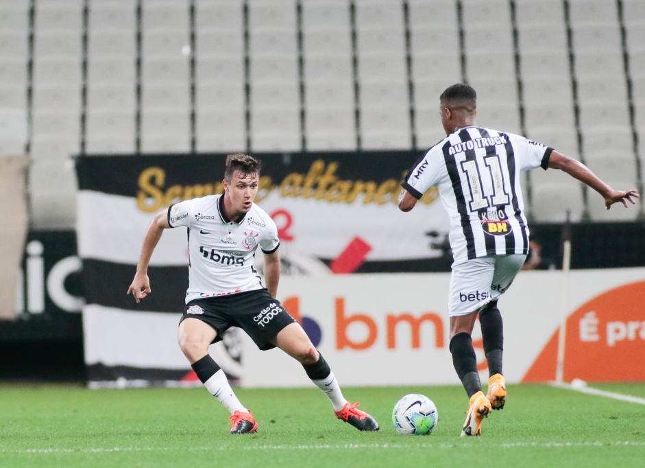 Lucas Piton na derrota para o Atltico Mineiro, na Neo Qumica Arena, pelo Brasileiro