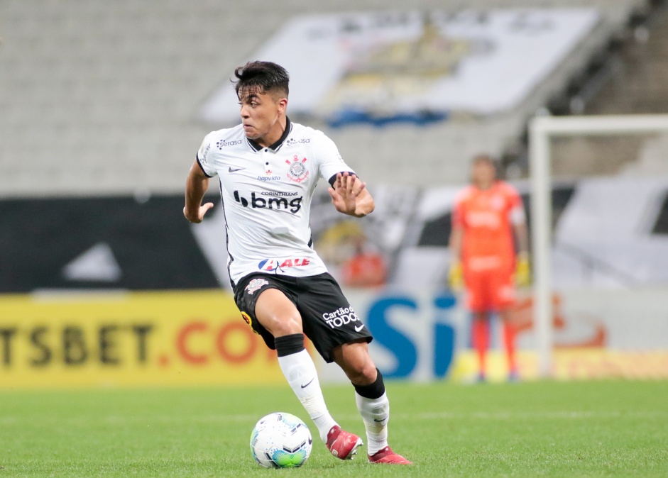 Volante Roni na derrota para o Atltico Mineiro, na Neo Qumica Arena, pelo Brasileiro