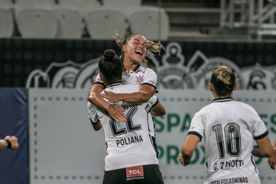 Tamires comemorando gol contra o Palmeiras, pelo Brasileiro Feminino