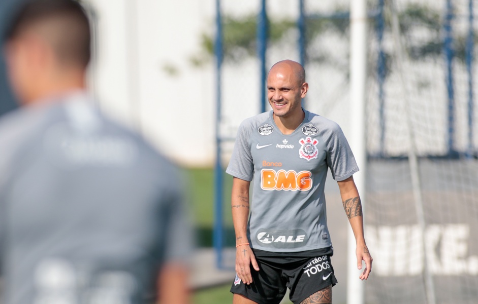 Fbio Santos vibrou com retorno ao Corinthians aps cinco anos