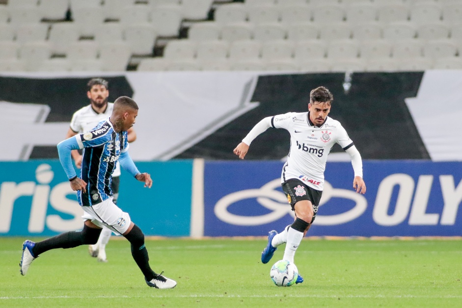 Fagner em ao no jogo contra o Grmio pelo campeonato brasileiro