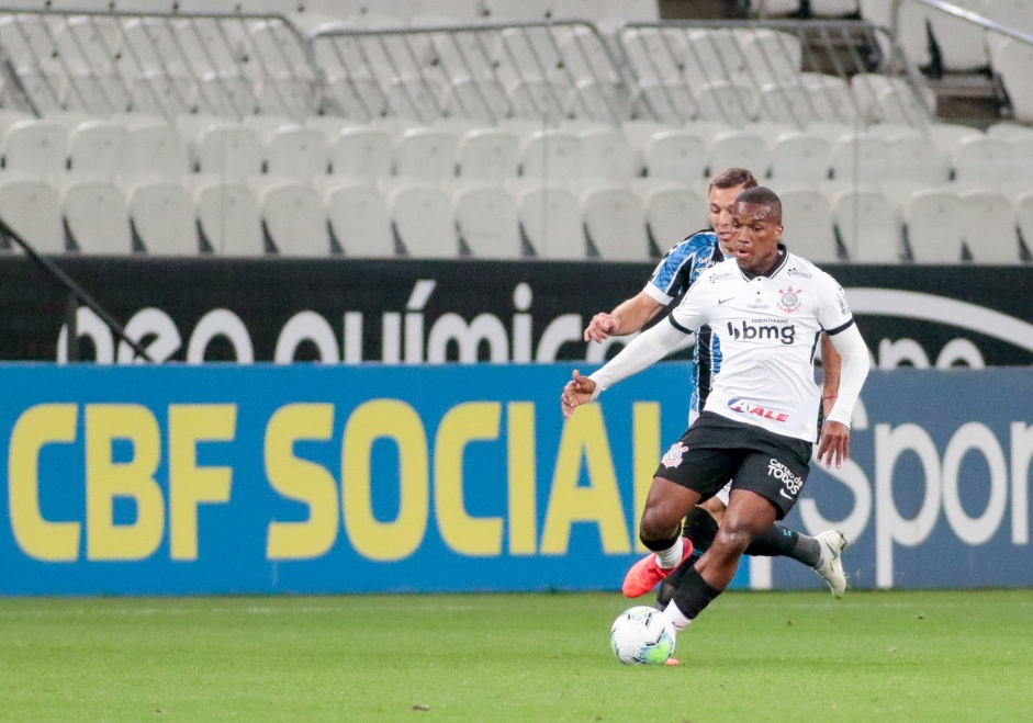 Jogadores em ação no jogo contra o Grêmio pelo campeonato brasileiro