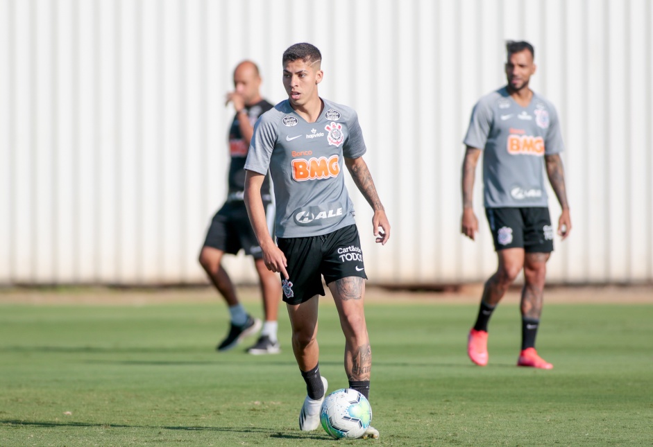 Gabriel Pereira no treinamento do Corinthians, nesta tera-feira