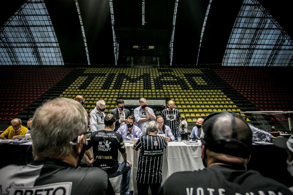 Apurao dos votos para presidente do Corinthians, no Parque So Jorge, em novembro